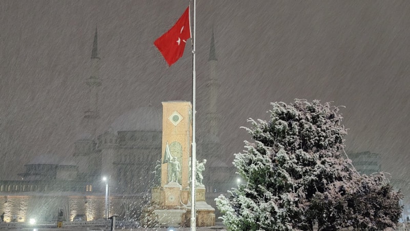 İstanbul'da kartpostallık kar manzaraları