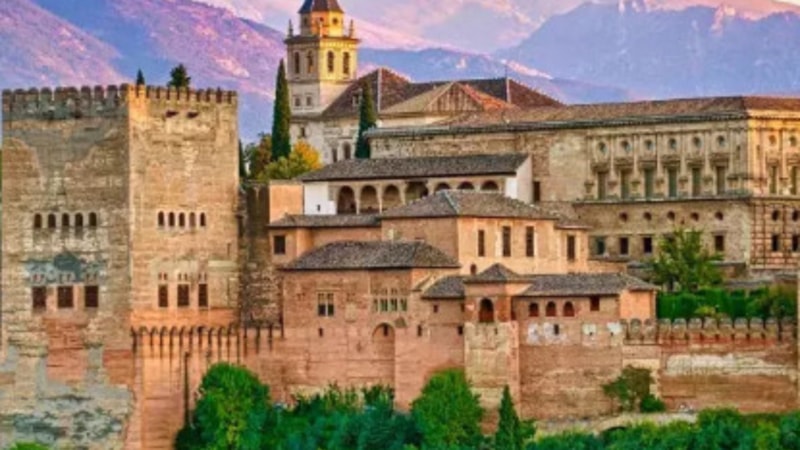 Endülüs’ün yaşayan şaheseri, Elhamra’nın benzersiz tarihi:  Bir Dünya Harikası Elhamra