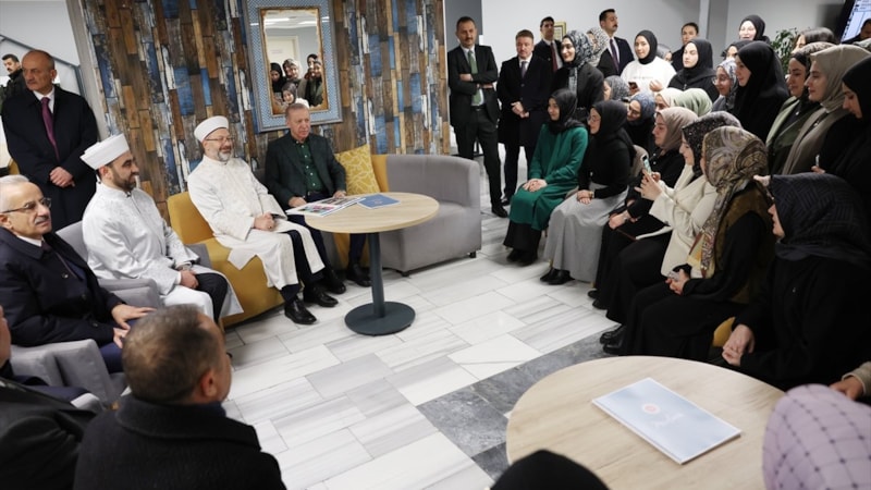 Cumhurbaşkanı Erdoğan gençlerle bir araya geldi