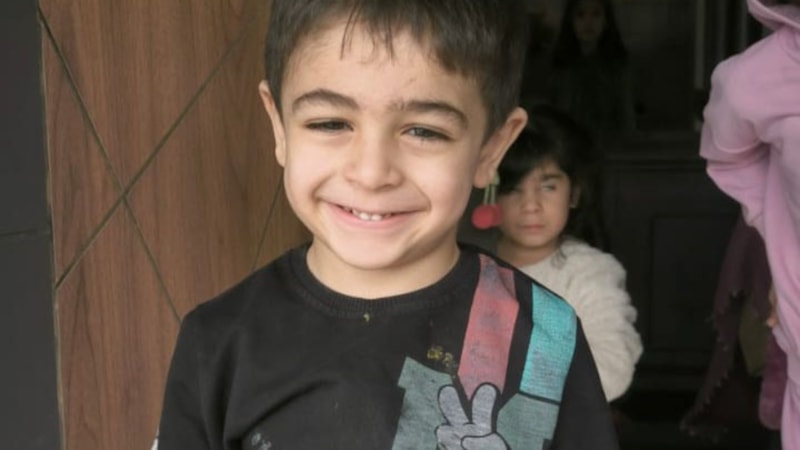 Sakarya'da yangın çıkan evde mahsur kalan çocuğu itfaiye kurtardı