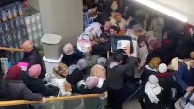 Kocaeli'de açılışı yapılan mağazada indirim izdihamı