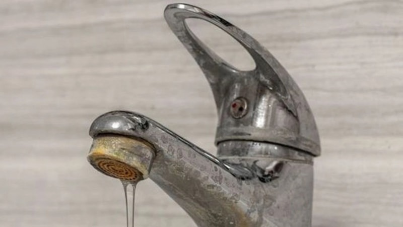 Ne limon ne de karbonat... Musluklardaki kireci tek hamlede söküyor