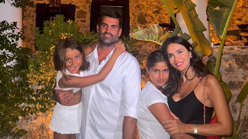 3. kez baba oldu! Volkan Demirel yeni doğan kızıyla poz verdi