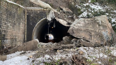 Artvin'de Sarp kara yolu ulaşıma kapandı ekipler çalışma başlattı