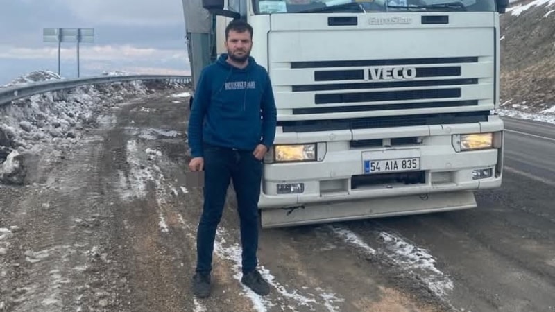 Sakarya'da tamir etmek istediği tırın altında kalmıştı: Son yolculuğuna uğurlandı