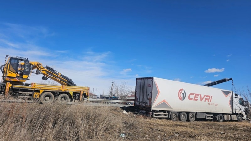 Iğdır'da ticari araçlar çarpıştı