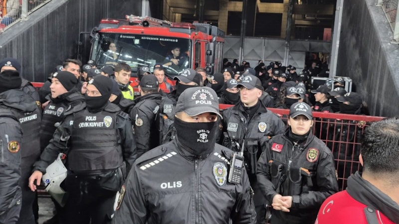 Galatasaray - Fenerbahçe derbisi için 32 bin 500 polis görevlendirildi