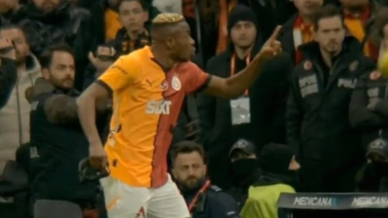 Derbide ortam gerildi! Mert Hakan ve Victor Osimhen...