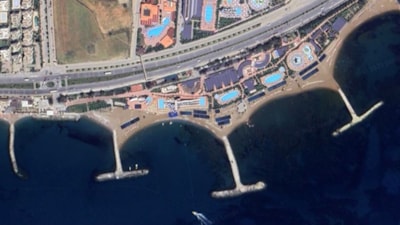 Antalya kıyılarında denizi doldurarak iskele yaptılar