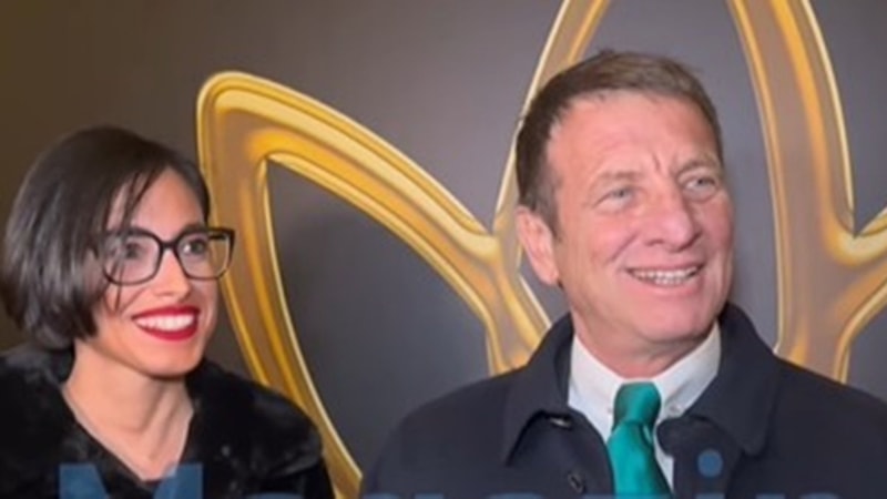 Sevgilisiyle ödül törenine gelen Kaya Çilingiroğlu'ndan evlilik açıklaması: Evlenmeye niyetim yok