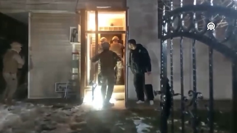 İstanbul'da vatandaşın banka hesaplarını boşaltan şebeke çökertildi