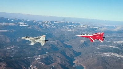 Türk ve İspanyol hava kuvvetleri komutanları HÜRJET ile kol uçuşu yaptı