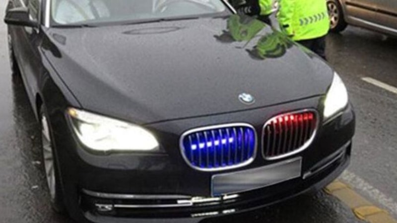 Sosyal medyanın gündemindeki çakarlı araç sürücüsü