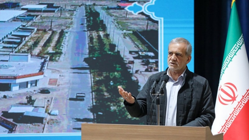 İran Cumhurbaşkanı, kesintiler için iş adamlarından özür diledi