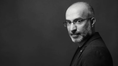 Yavuz Ekinci'den sıra dışı bir koleksiyonerin romanı: Aziz