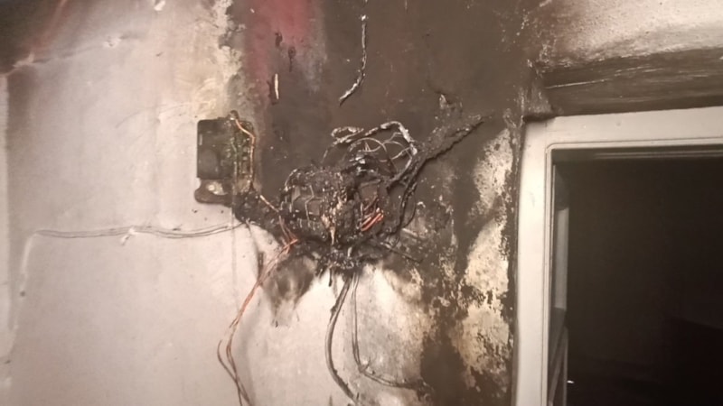 Antalya'da elektrik sayacı bomba gibi patladı