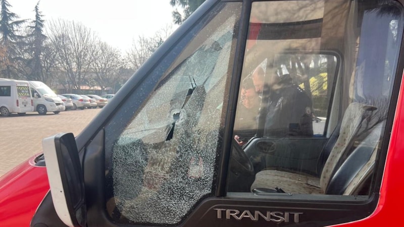 Balıkesir'de CHP teşkilat aracına silahlı saldırı