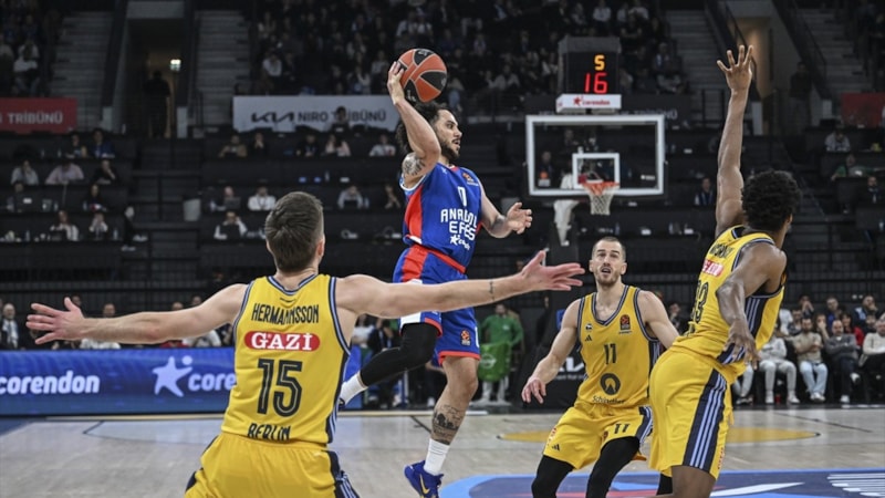 Anadolu Efes, Alba Berlin'i 25 sayı farkla yendi