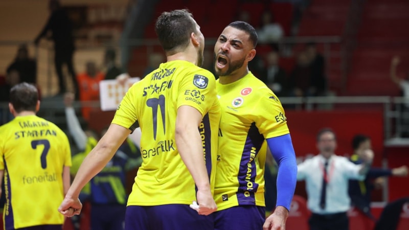 Fenerbahçe, Halkbank'a set vermedi