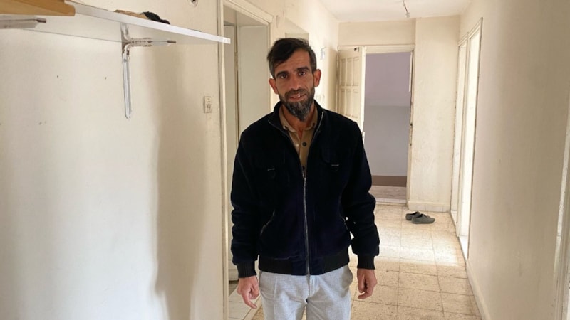 Antalya'da bir geceliğine ayrıldığı evini hırsızlar boşalttı