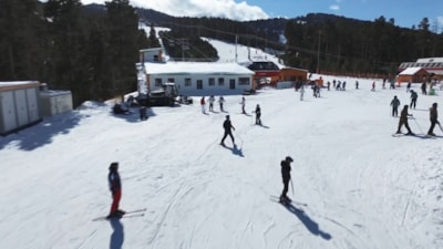 Kars'ta Sarıkamış Kayak Merkezi’nde kayak keyfi Ramazan'da da sürüyor