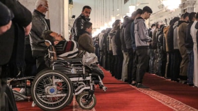 Emevi Camii’nde ilk kez Esad’a dua edilmeden teravih namazı kılındı