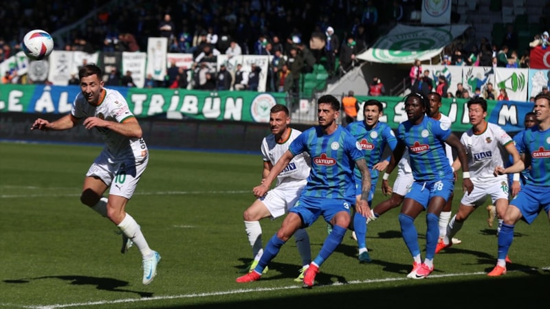 Rizespor, Alanyaspor'a 3 attı! Ghezzal'ın golü maça damga vurdu