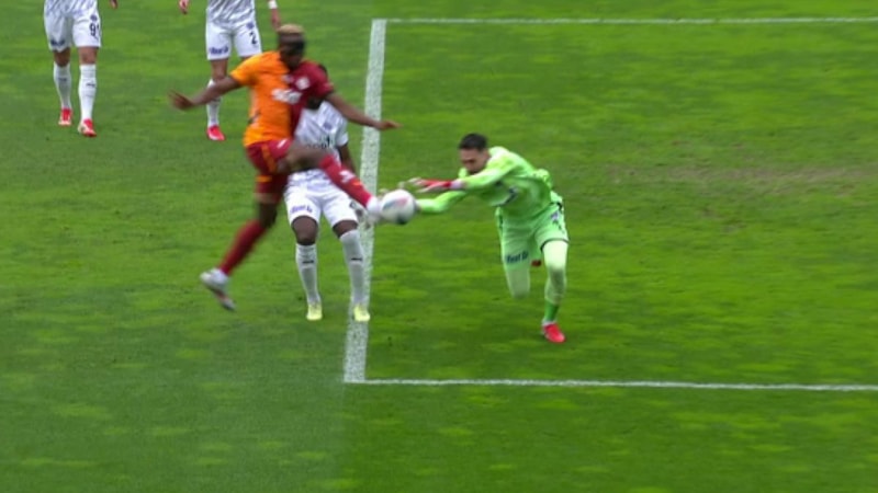 VAR uyardı! Galatasaray, Kasımpaşa karşısında penaltı kazandı