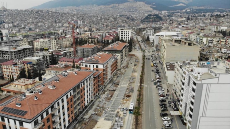 Kahramanmaraş'ta depremin yıktığı Trabzon Caddesi canlanıyor