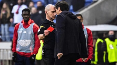 Lyon Teknik Direktörü Paulo Fonseca, kırmızı kart görünce çıldırdı