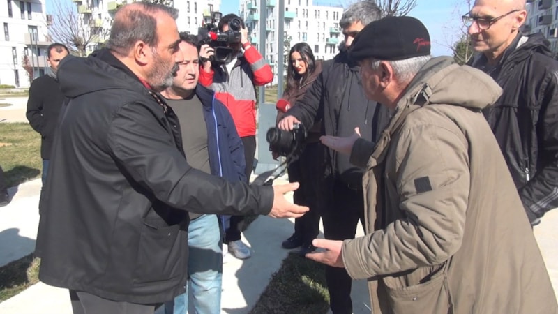 İstanbul'da aidatlarına yüzde 100'e yakın zam yapılan iki sitenin sakinleri isyan etti