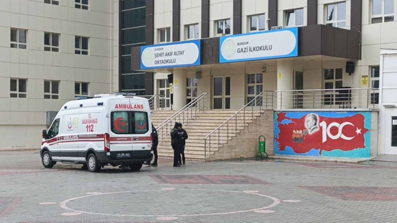 Burdur'da noodle yiyen 4 öğrenci zehirlendi