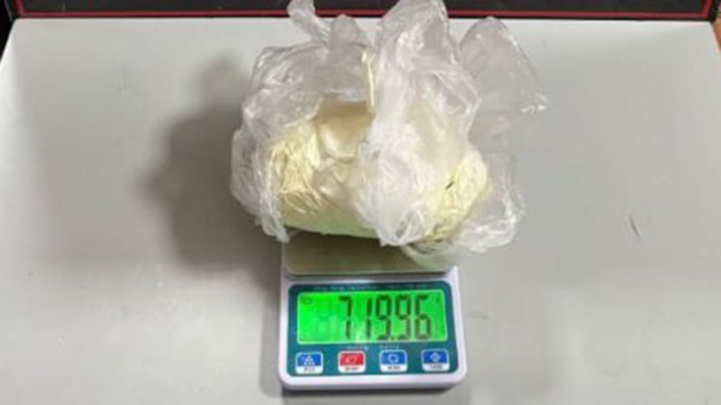 Edirne'de polisi gören teyze uyuşturucuyu yaşı küçük yeğenine verdi