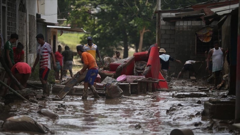 Ekvador'da meydana gelen selde 2 kişi öldü