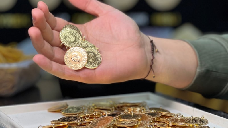 Trump'ın sert açıklamaları altına değer kaybettirdi! 4 Mart'ta piyasalar