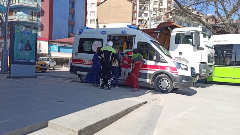 Kocaeli'de çocuğa ambulans çarptı, annesi tedaviye yanaşmadı