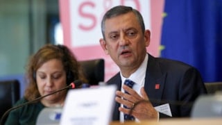 Özgür Özel, Brüksel'de Türkiye'yi şikayet etti: İtirazla başkaldırıyoruz