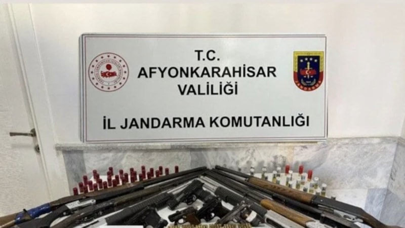 Afyonkarahisar'da jandarmadan ruhsatsız silah operasyonu: 6 gözaltı