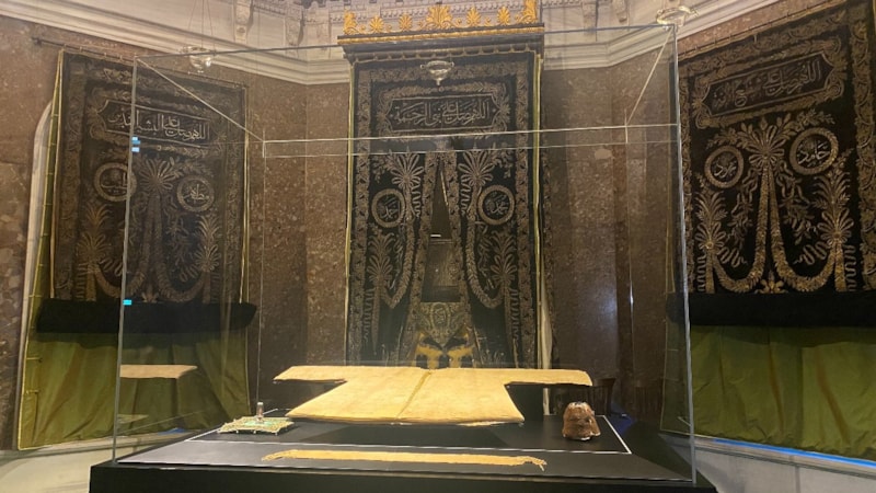 İstanbul'da Hırka-i Şerif'in ziyaret hazırlıkları tamamlandı