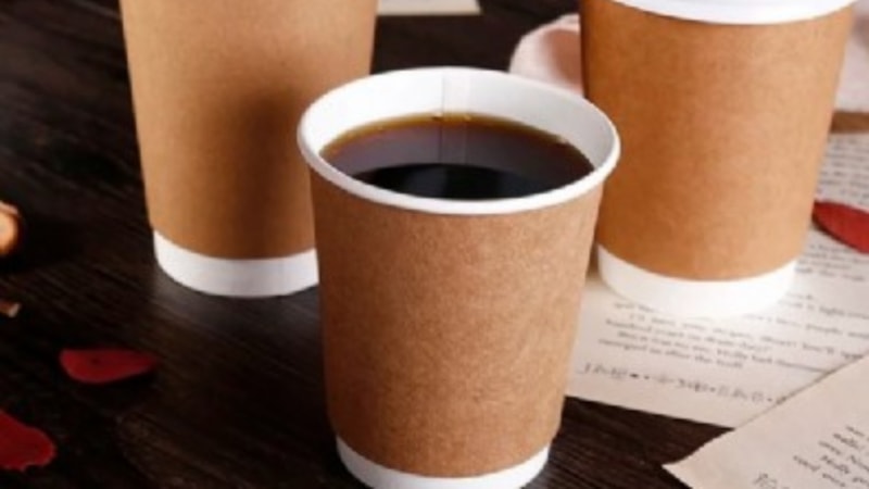 Havalimanında 3 bardak çayın fiyatı dudak uçuklattı! Sosyal medya yıkıldı