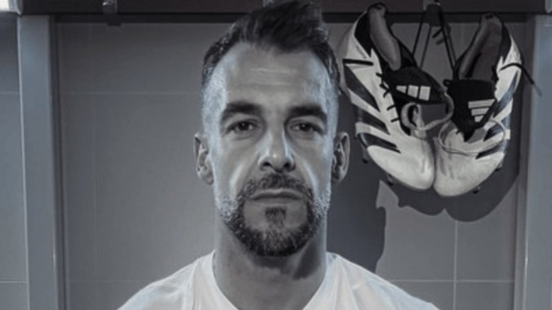 Alvaro Negredo futbolu bıraktığını açıkladı