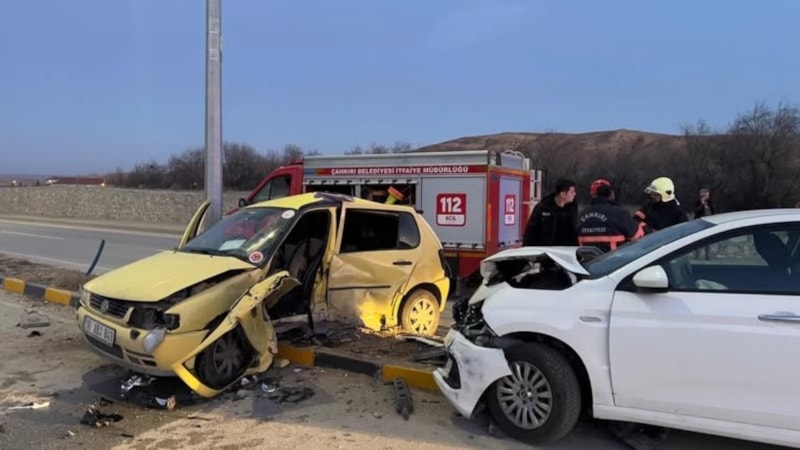 Çankırı'da iki otomobil çarpıştı: 6 yaralı