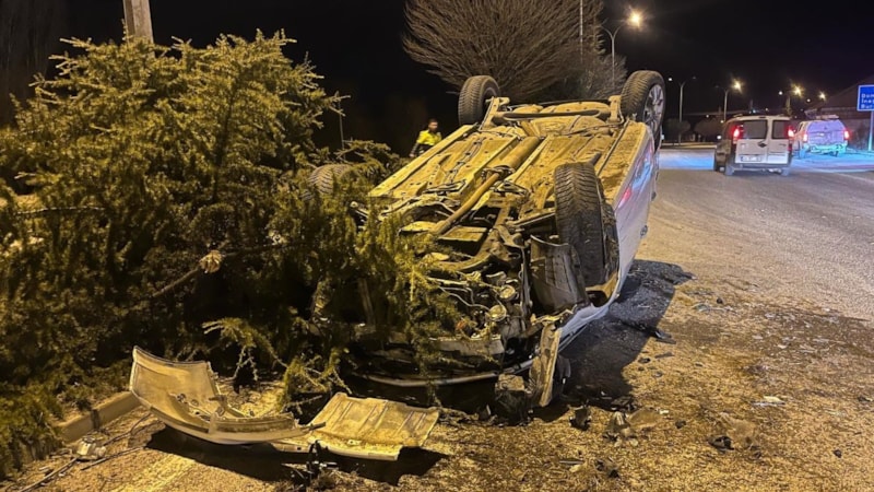 Kütahya'da otomobil takla attı: 3 yaralı