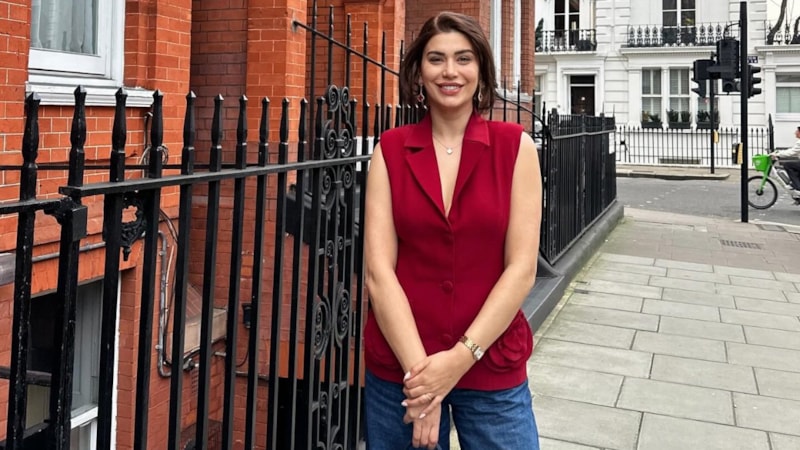 Dekolteli kıyafetler giyen Ebru Şancı'ya eşinden Ramazan uyarısı geldi