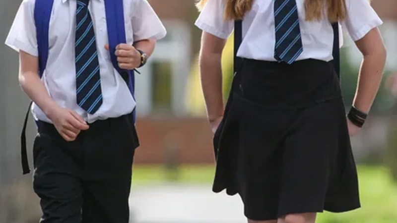 Bakanlık resmen yasakladı: Zehirli madde içeren okul kıyafeti toplatılıyor