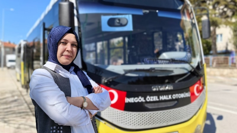 Bursa'da iki çocuk annesi kadın yılladır otobüs şoförlüğü yapıyor