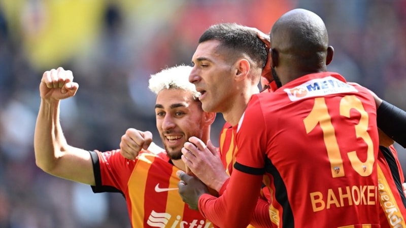 Kayserispor, Başakşehir'e 3 attı