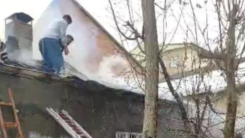 Hakkari'de korkutan ev yangını: Büyümeden söndürüldü