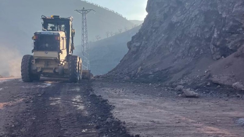 Batman'da kalp hastası, kapanan yol 4 saatte açılıp hastaneye ulaştırıldı