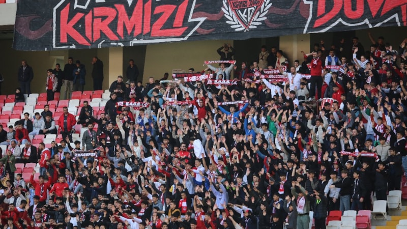 Sivassporlu taraftarlardan Göztepe maçına yoğun ilgi!